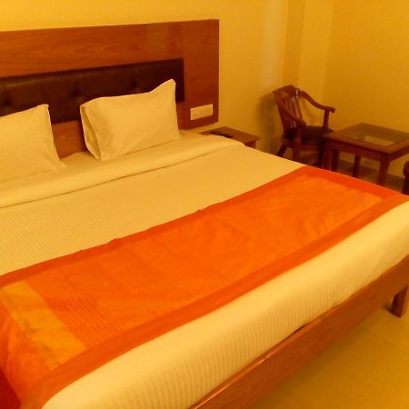 Red Carpet Hotels Νόιντα Εξωτερικό φωτογραφία