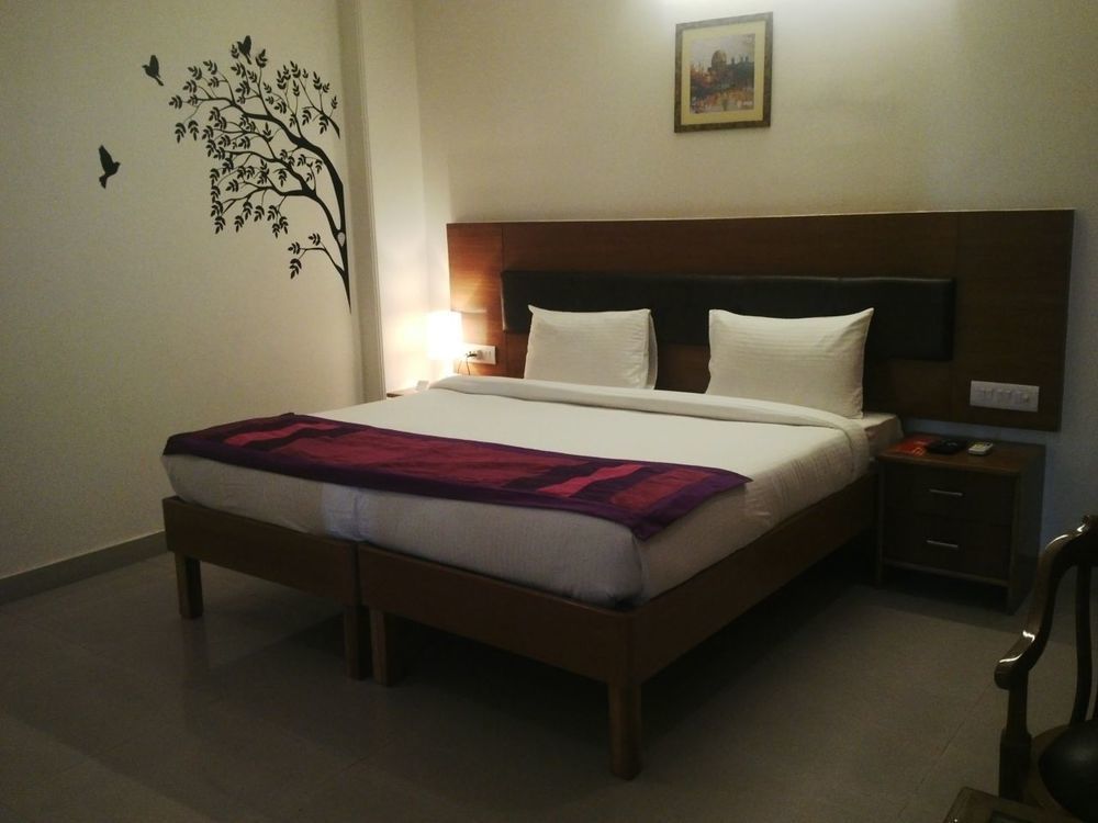Red Carpet Hotels Νόιντα Εξωτερικό φωτογραφία