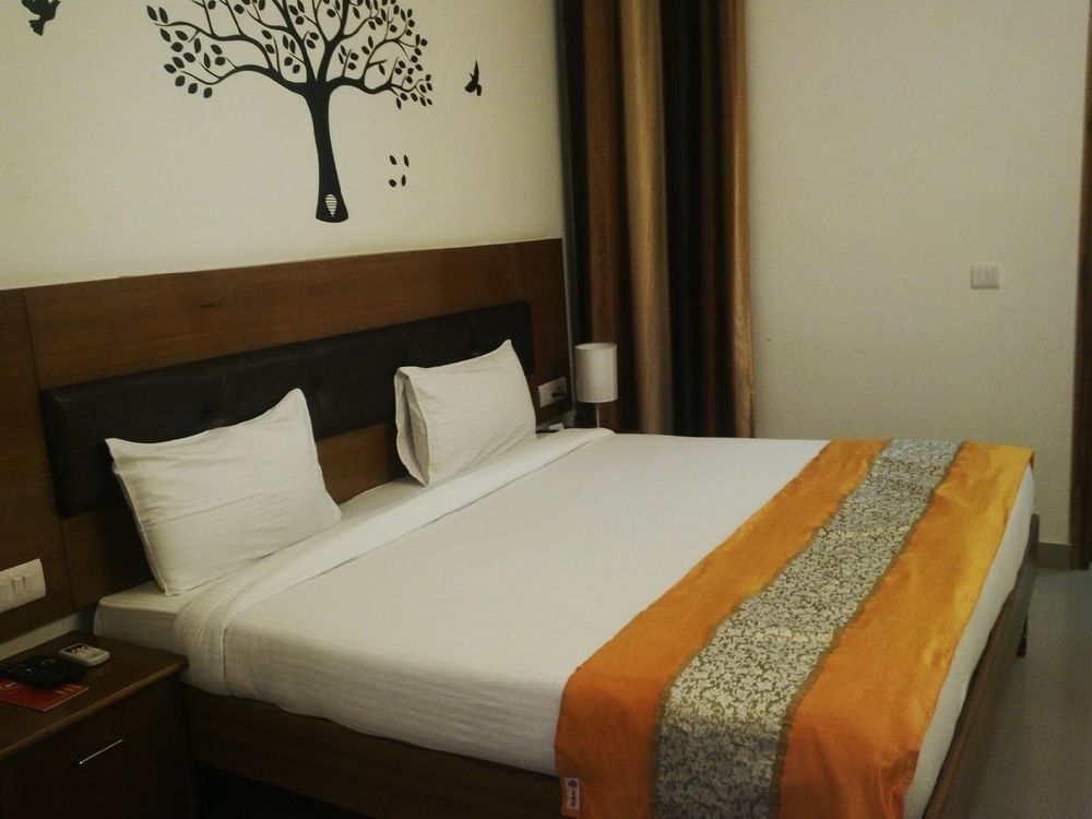 Red Carpet Hotels Νόιντα Εξωτερικό φωτογραφία