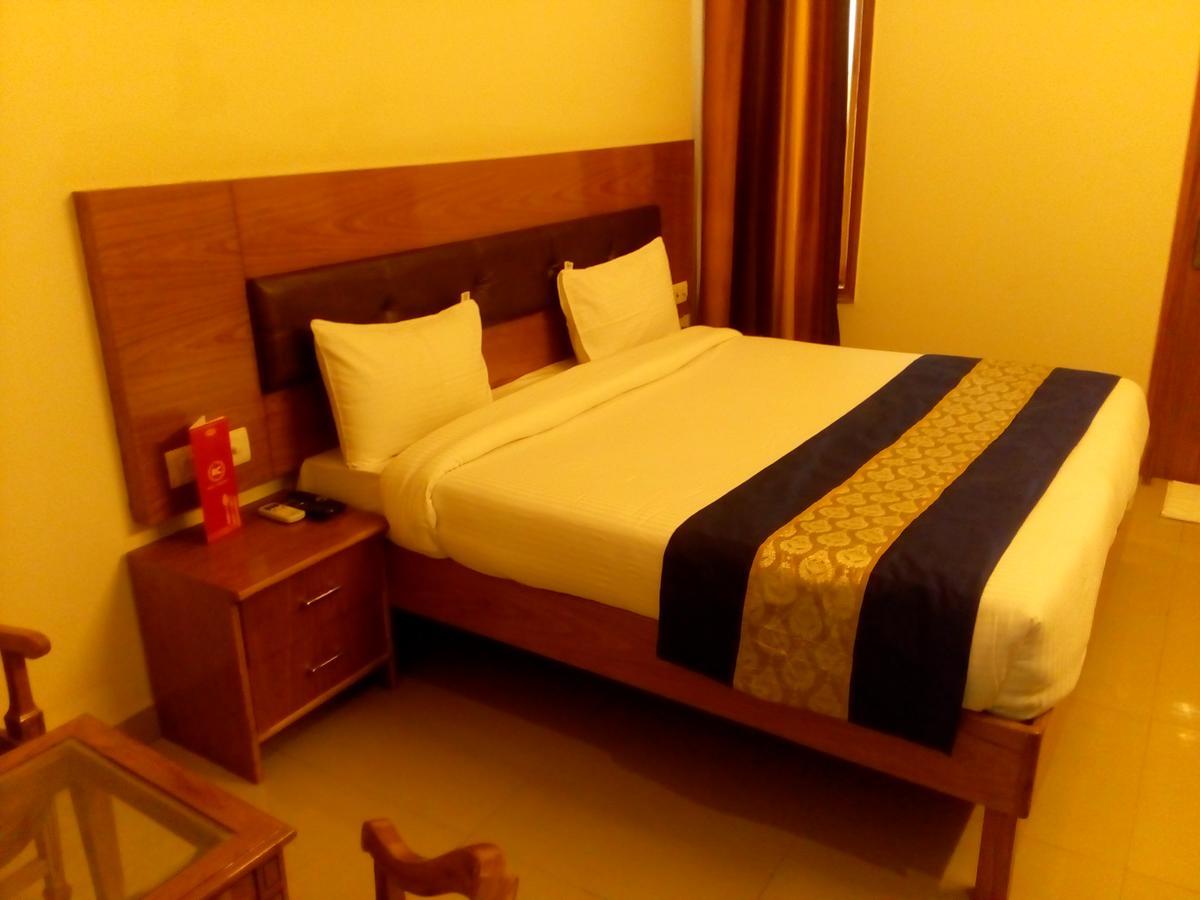 Red Carpet Hotels Νόιντα Εξωτερικό φωτογραφία