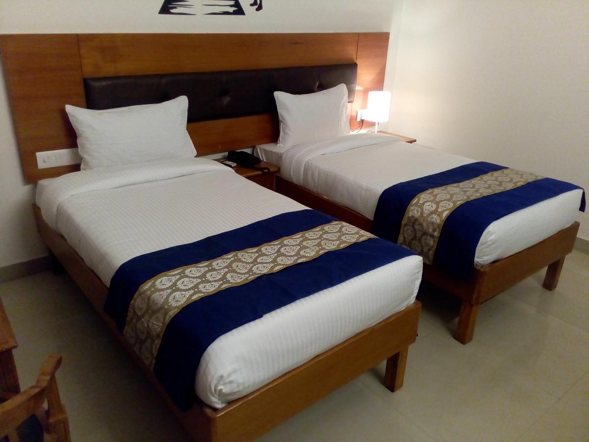 Red Carpet Hotels Νόιντα Εξωτερικό φωτογραφία