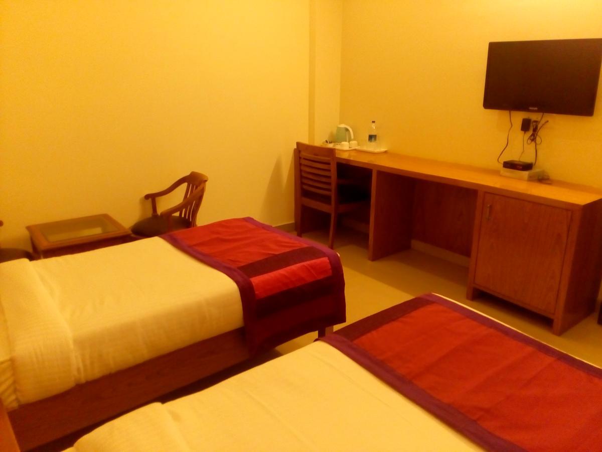 Red Carpet Hotels Νόιντα Εξωτερικό φωτογραφία