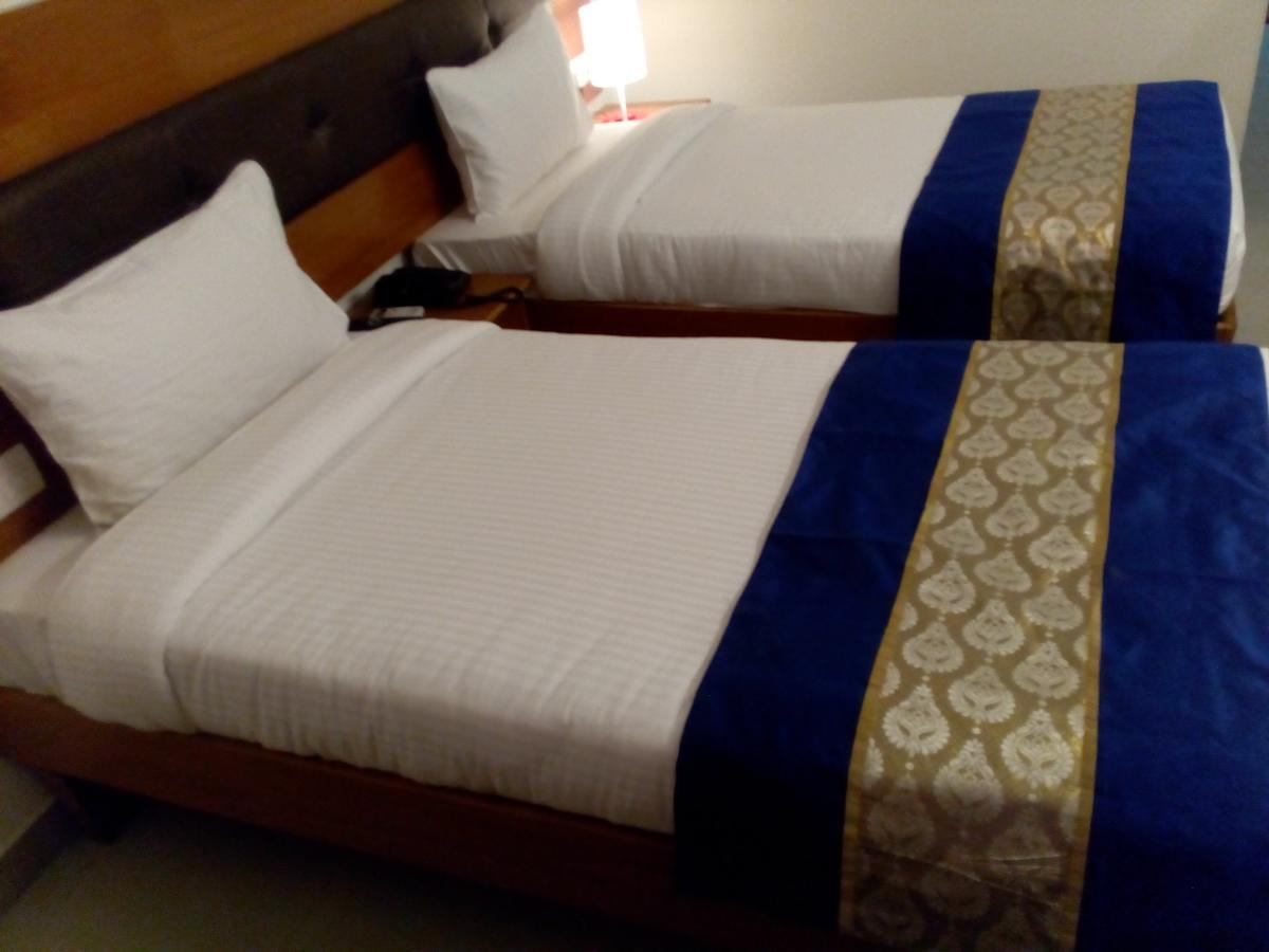 Red Carpet Hotels Νόιντα Εξωτερικό φωτογραφία