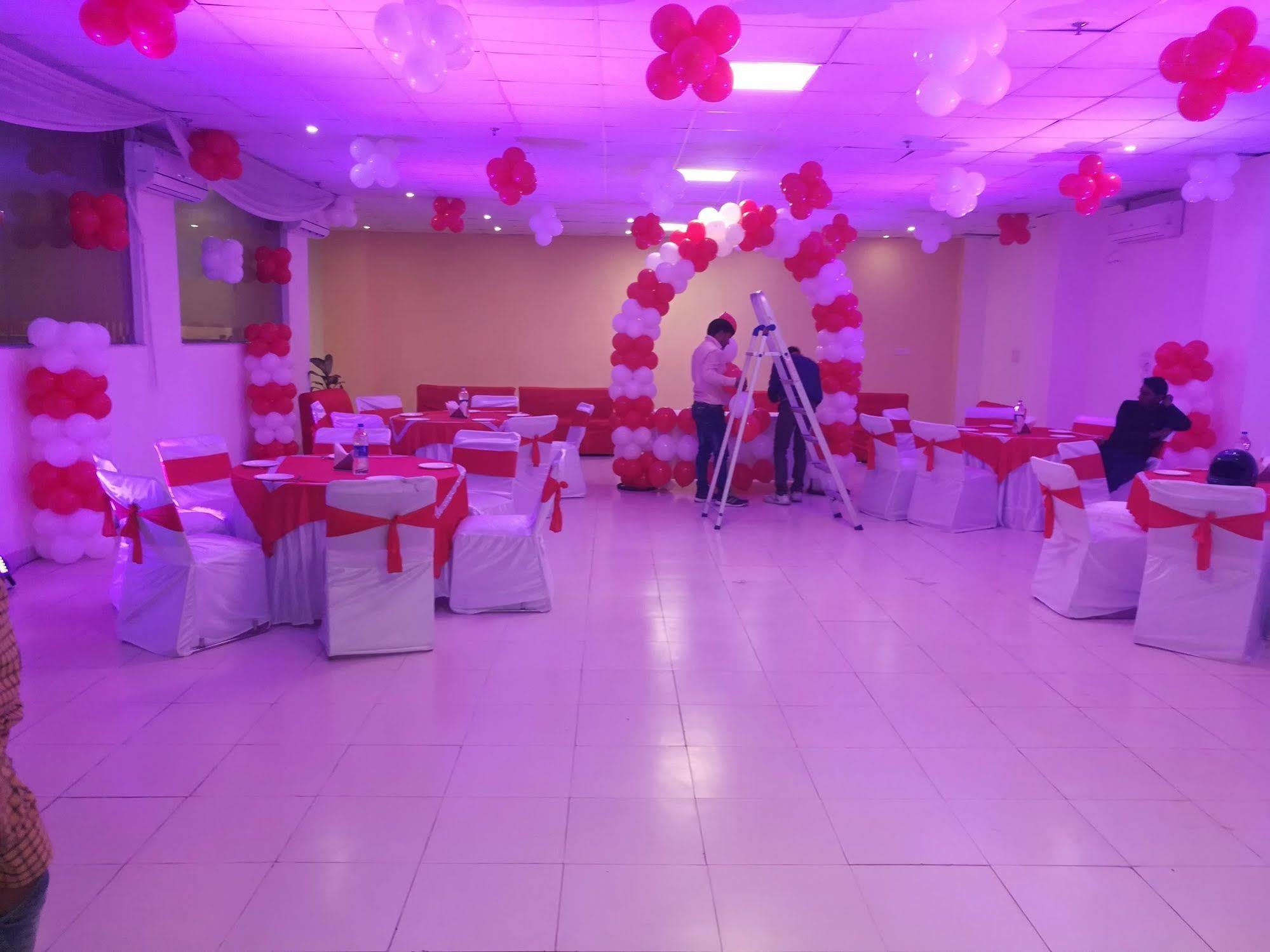 Red Carpet Hotels Νόιντα Εξωτερικό φωτογραφία